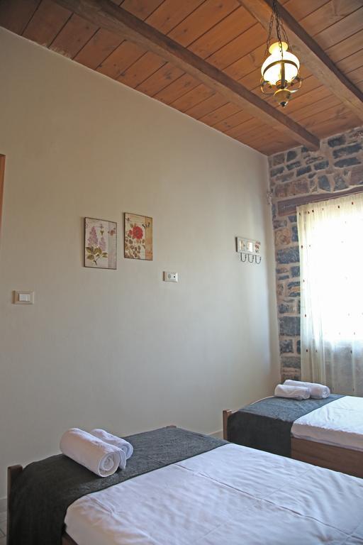 Kalo Nero Makry Gialos (Crete)
